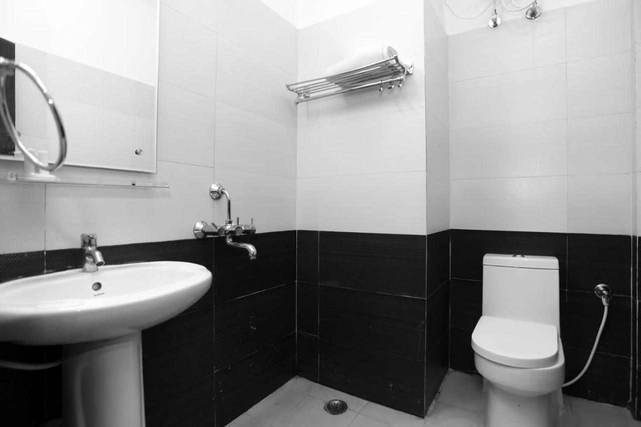 Hotel Railview 布巴内什瓦尔 外观 照片
