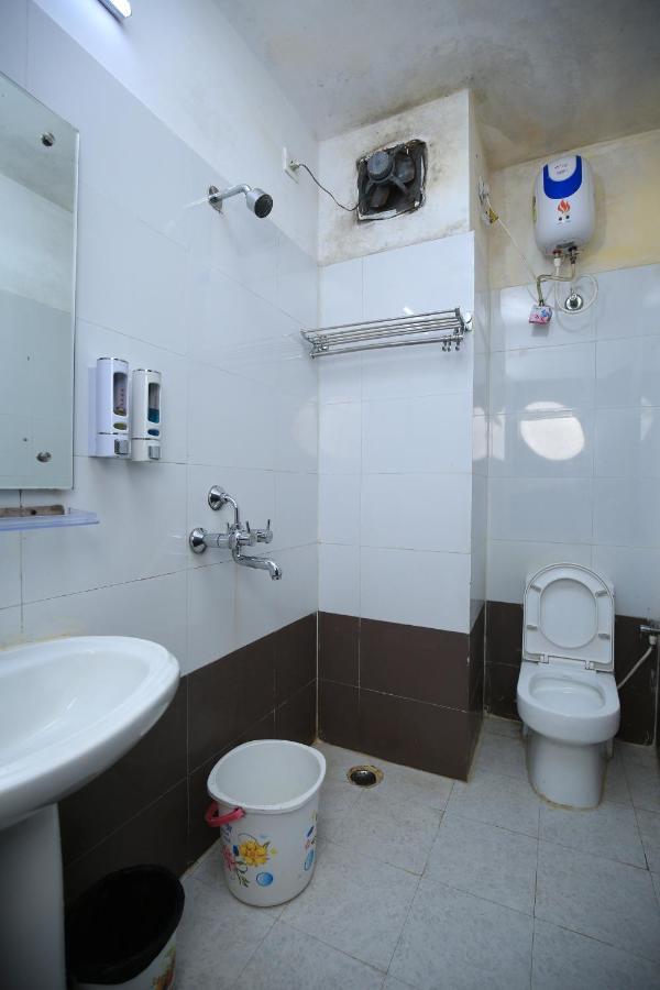Hotel Railview 布巴内什瓦尔 外观 照片