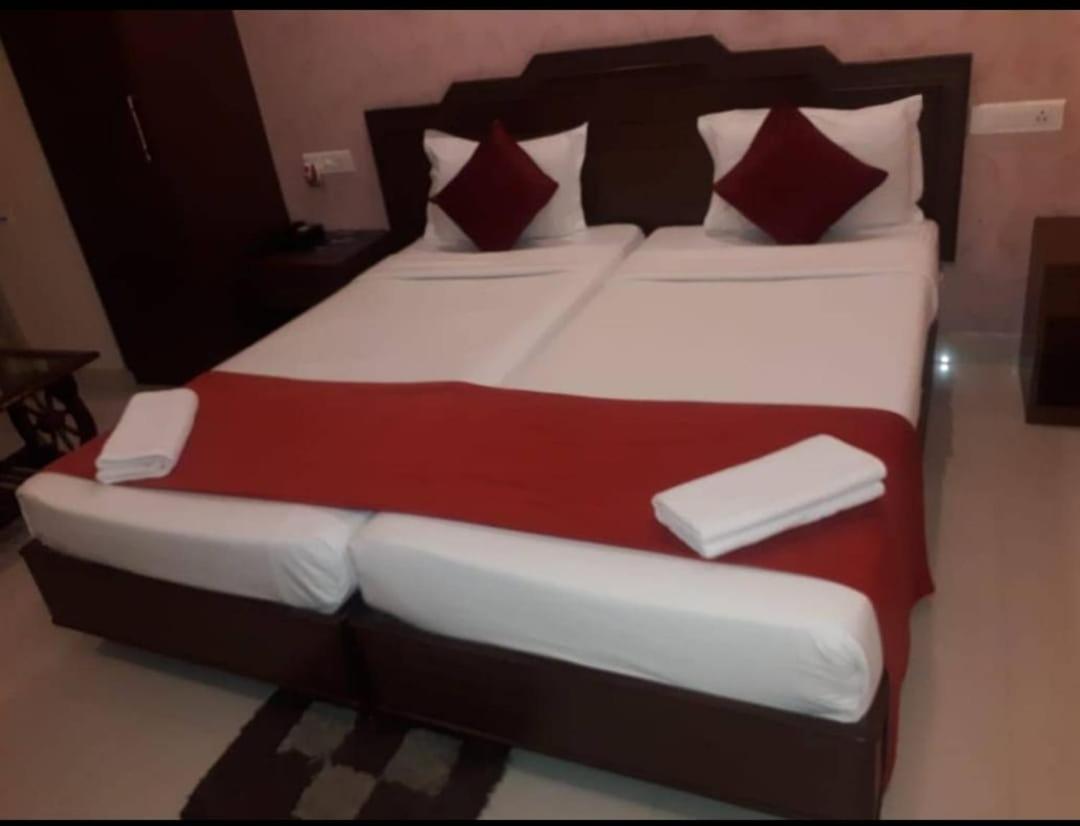 Hotel Railview 布巴内什瓦尔 外观 照片